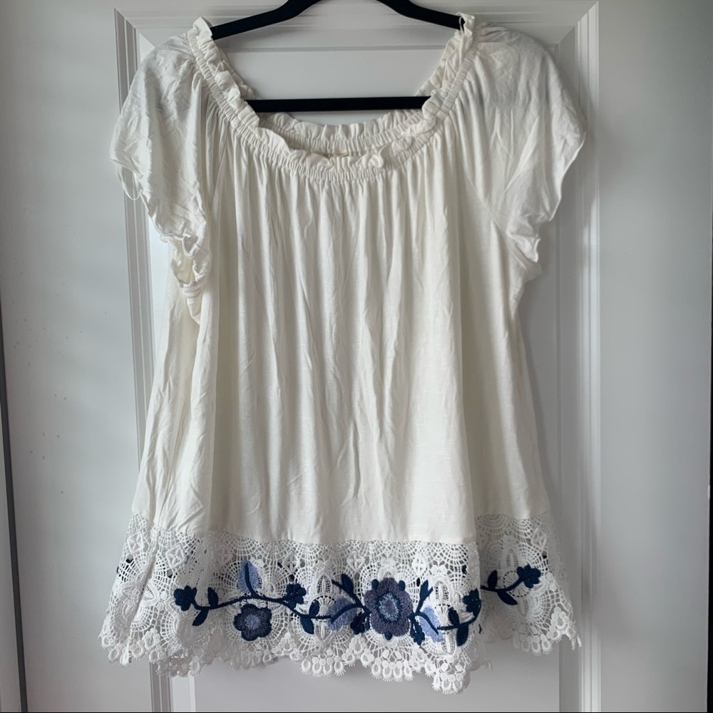 adiva | off the shoulder top with lace trimming